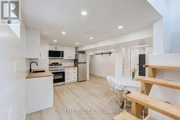#LOWER - 34 HENLEY CRESCENT, Toronto (Rexdale-Kipling), Ontario M9W2W9