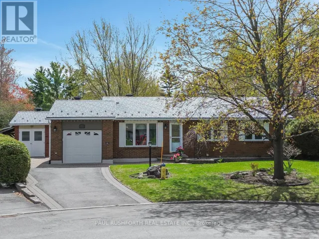 8 TEAKWOOD COURT, Ottawa, Ontario K1K4B4
