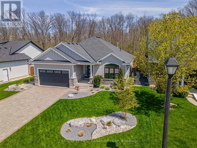 65 DEERFIELD ROAD, Lambton Shores (Grand Bend), Ontario N0M1T0