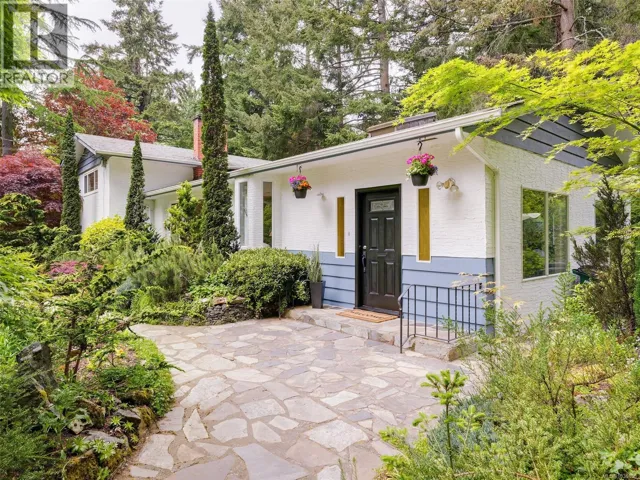 743 Helvetia Cres, Saanich, British Columbia V8Y1M1