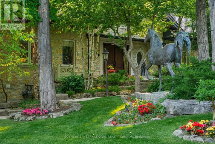 101 PAULA COURT, Vaughan (Kleinburg), Ontario L0J1C0