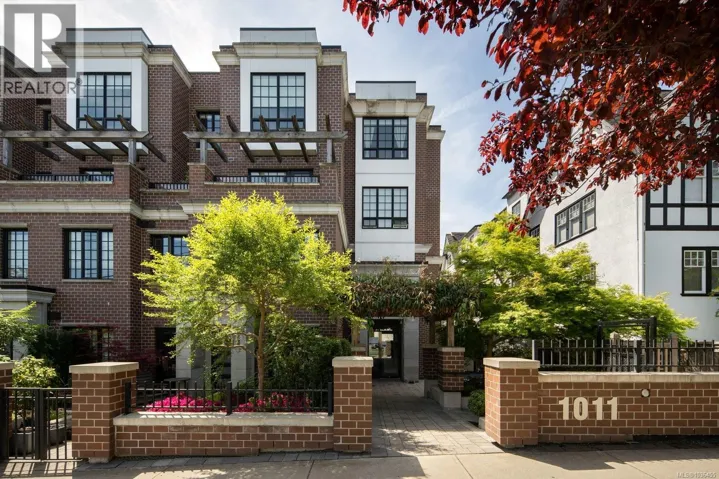 204 1011 Burdett Ave, Victoria, British Columbia V8V3G9