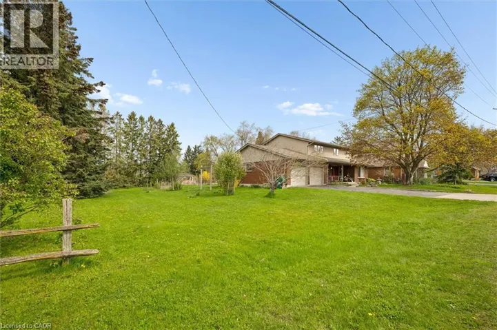 142 CARSON Drive, Kitchener, Ontario N2B2Z2