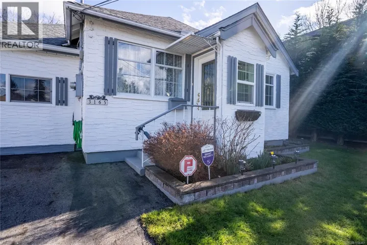 3165 Wascana St, Saanich, British Columbia V9A1W4