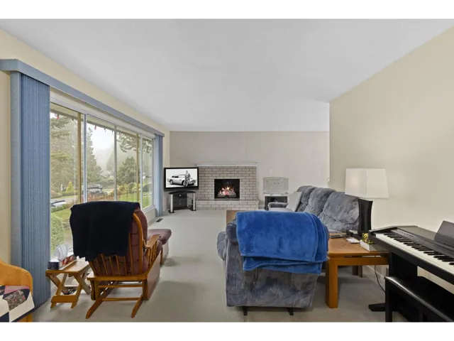 13771 MALABAR AVENUE, White Rock, British Columbia V4B2X8