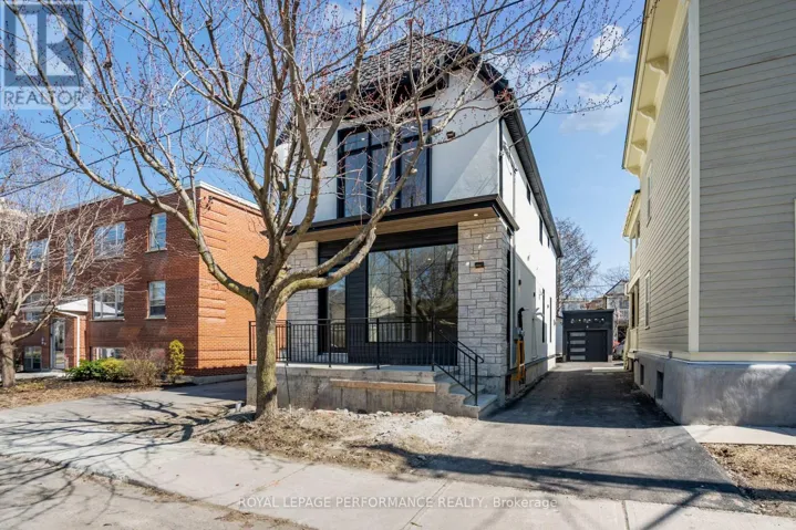 31 COMMANDA WAY, Ottawa, Ontario K1M1G1