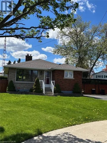 11 CECILIA Court, Hamilton, Ontario L8T2E8