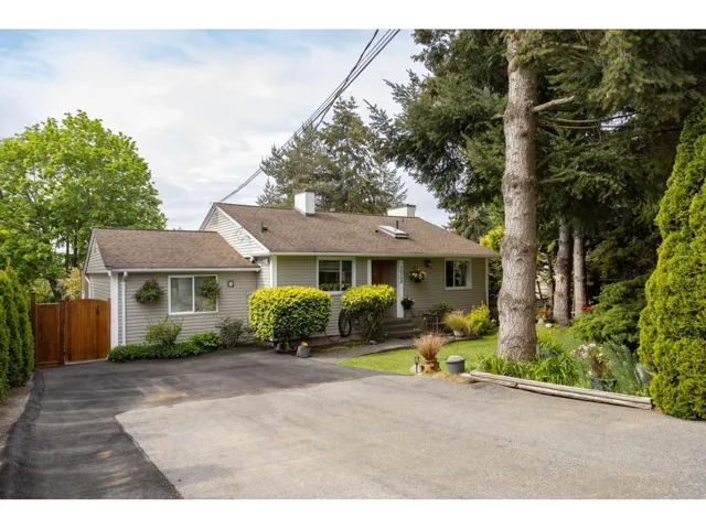 16104 9 AVENUE, Surrey, British Columbia V4A1A6