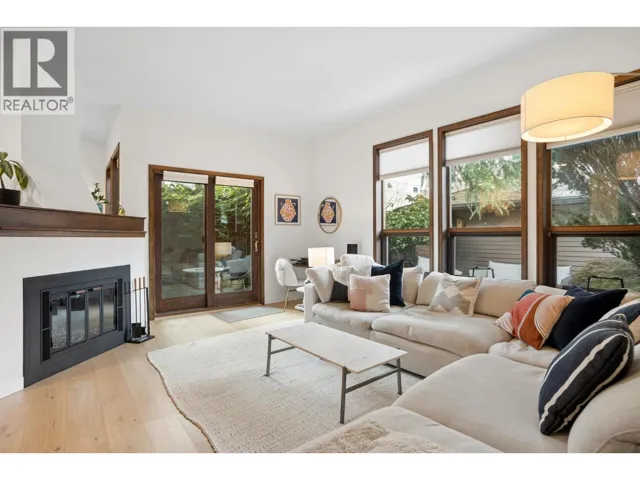 2421 TRAFALGAR STREET, Vancouver, British Columbia V6K3T2