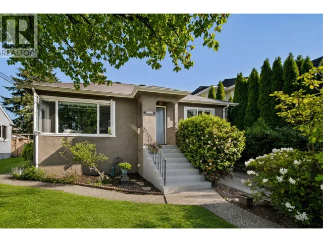 306 NINTH AVENUE, New Westminster, British Columbia V3L2A1