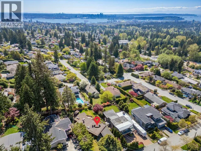 241 W BALMORAL ROAD, North Vancouver, British Columbia V7N2T9