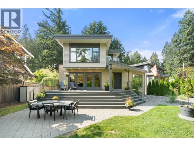2025 MACKAY AVENUE, North Vancouver, British Columbia V7P2M8