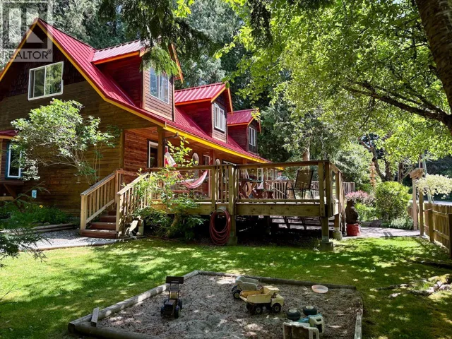 1261 ROBERTS CREEK ROAD, Roberts Creek, British Columbia V0N2W2