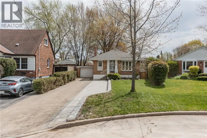 32 CHRISTINA Crescent, Scarborough, Ontario M1R4H6