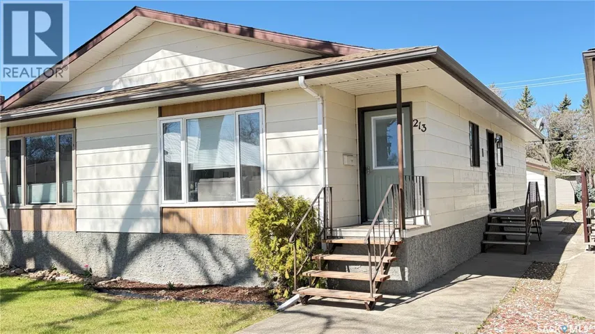 213 Maple STREET, Maple Creek, Saskatchewan S0N1N0