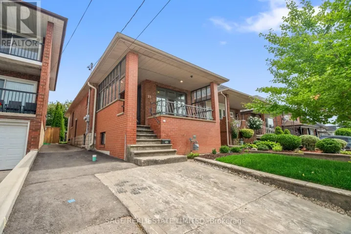 25 CHAMBERLAIN AVENUE, Toronto (Briar Hill-Belgravia), Ontario M6E4J7