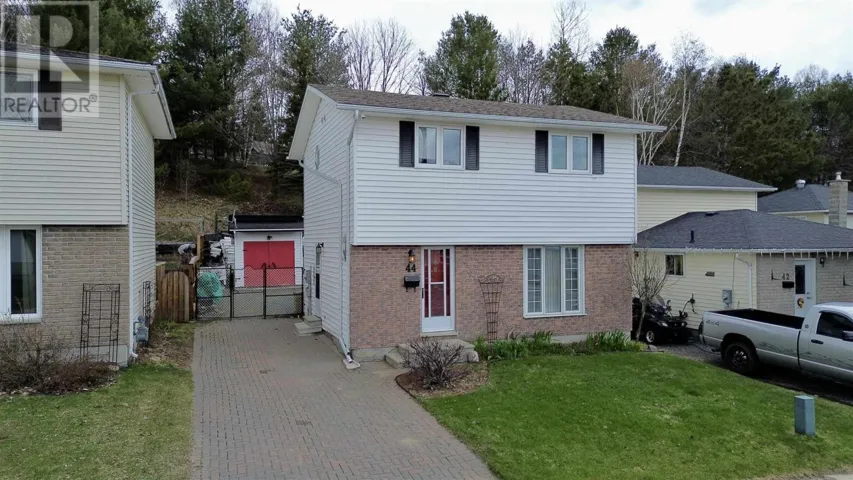 44 Hergott AVE, Elliot Lake, Ontario P5A3A8