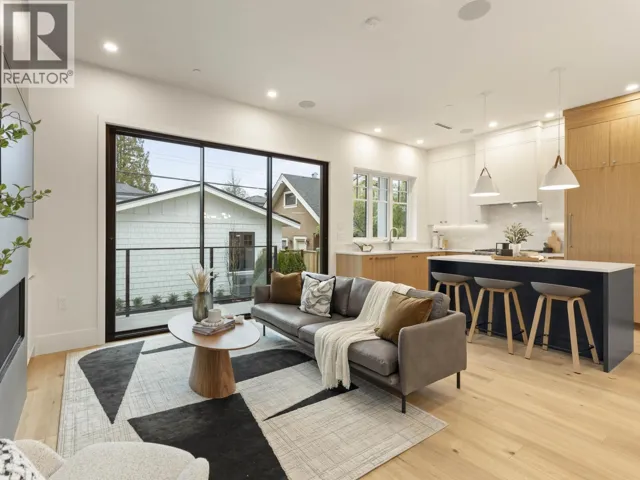 2 3919 W 18TH AVENUE, Vancouver, British Columbia V6S1B6