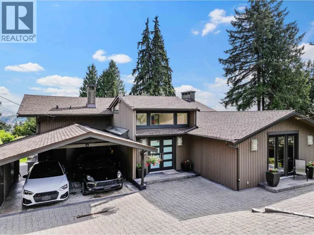 1240 NEPAL CRESCENT, West Vancouver, British Columbia V7T2H3