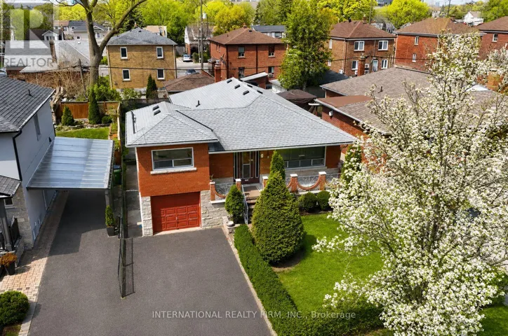 24 MORGAN AVENUE, Toronto (Stonegate-Queensway), Ontario M8Y2Z8