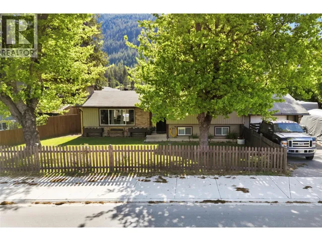 606 Riverside Avenue, Sicamous, British Columbia V0E2V0