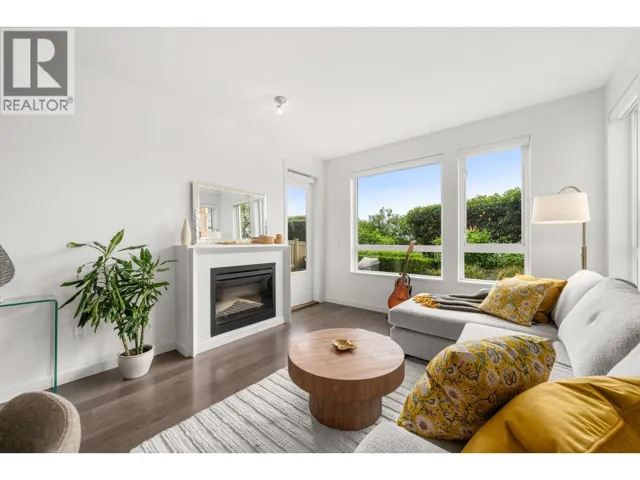 101 717 CHESTERFIELD AVENUE, North Vancouver, British Columbia V7M3L8