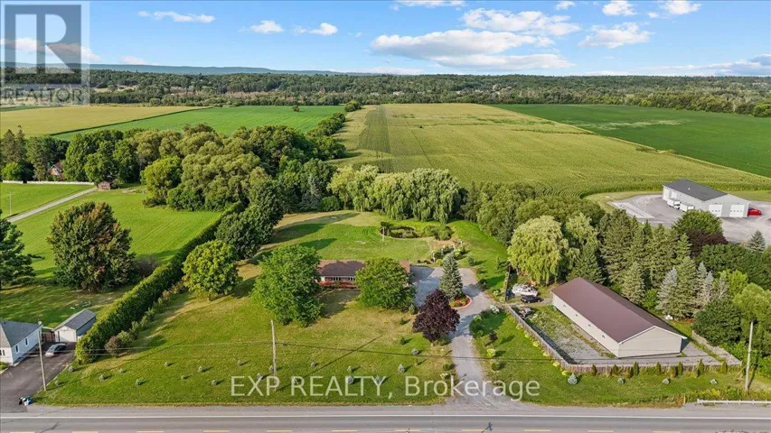 3382 CARP ROAD, Ottawa, Ontario K0A1L0