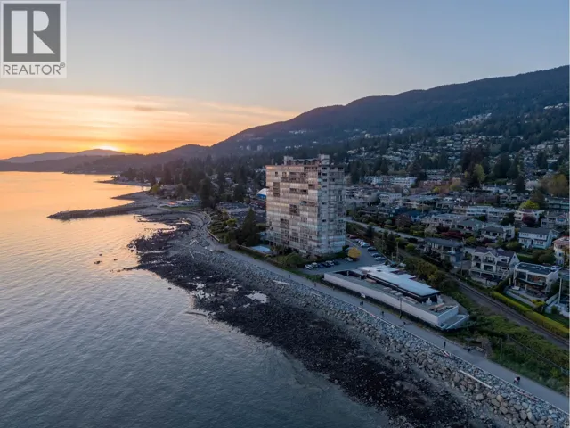 1503 150 24TH STREET, West Vancouver, British Columbia V7V4G8