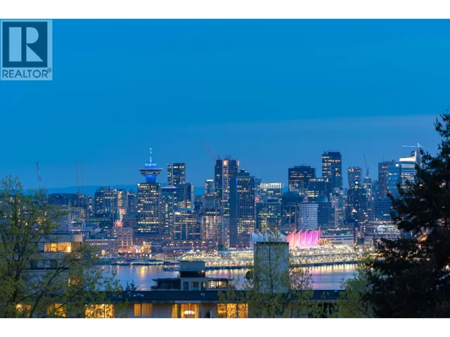 306 112 E 13TH STREET, North Vancouver, British Columbia V7L0E4
