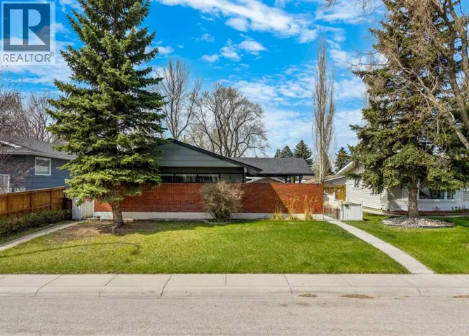 191 Maple Court Crescent SE, Calgary, Alberta T2J1V9