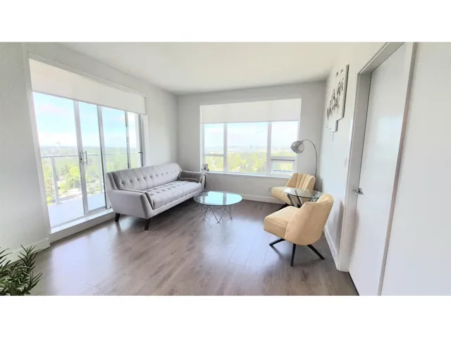 2207 13359 OLD YALE ROAD, Surrey, British Columbia V3T0S4