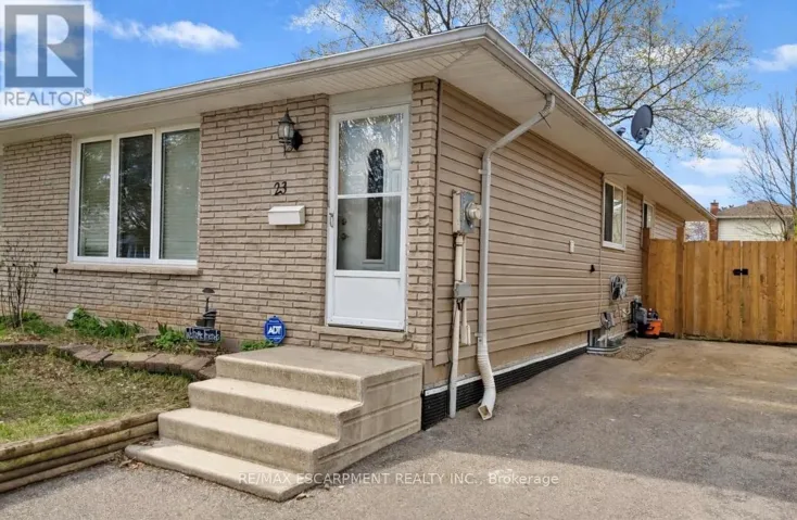 LOWER - 23 IVANHOE ROAD, Brantford, Ontario N3R6T9