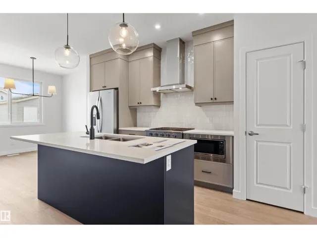 1217 CRISTALL WY SW, Edmonton, Alberta T6W5S5