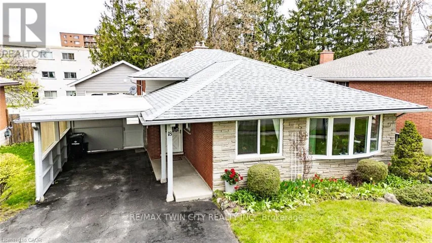 18 QUEENSTON CRESCENT, Kitchener, Ontario N2B2V5