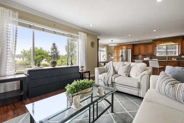 12649 89 AVENUE, Surrey, British Columbia V3V1A5