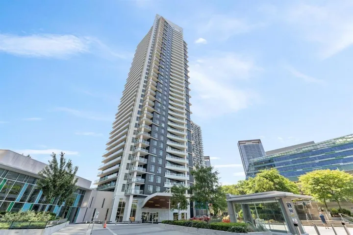 2610 9887 WHALLEY BOULEVARD, Surrey, British Columbia V3T0P4