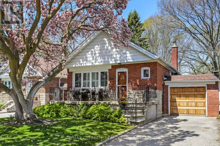 220 PARKVIEW HILL CRESCENT, Toronto (O'Connor-Parkview), Ontario M4B1R8