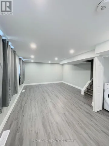 LOWER UNIT - 12 CROYDON DRIVE, St. Catharines (Lakeshore), Ontario L2M1J2