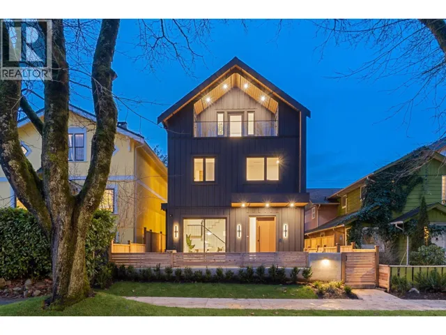 2 1945 E 13TH AVENUE, Vancouver, British Columbia V5N2C3