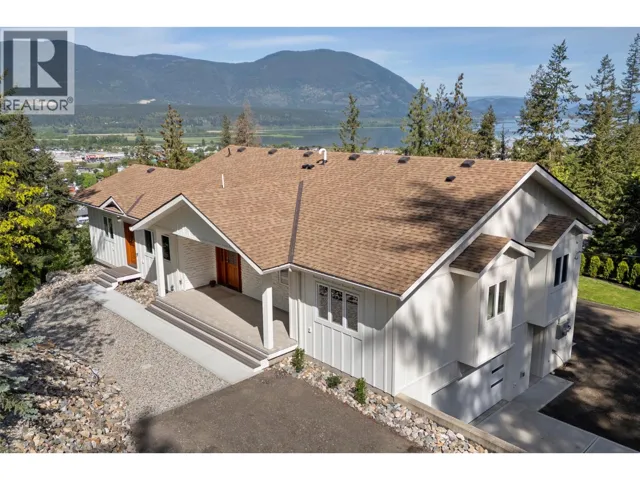 633 9 Street SE, Salmon Arm, British Columbia V1E2C2