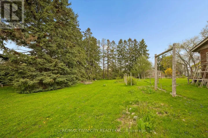 142 CARSON DRIVE, Kitchener, Ontario N2B2Z2