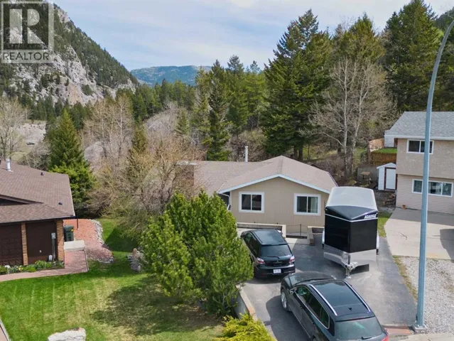13553 18 Avenue, Blairmore, Alberta T0K0E0