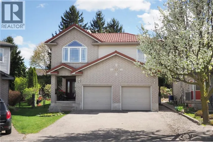 40 DINEEN Court, Kitchener, Ontario N2B3X3