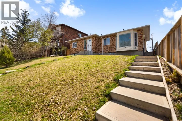 213 25 Avenue NE, Calgary, Alberta T2E1Y2