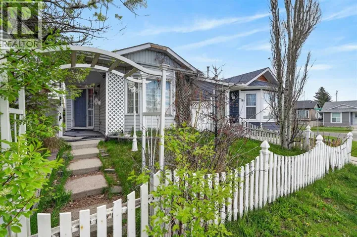 18 Falmere Way NE, Calgary, Alberta T3J2Z2