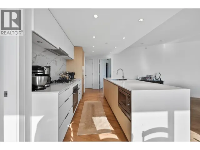 807 1500 FERN STREET, North Vancouver, British Columbia V7J0E6