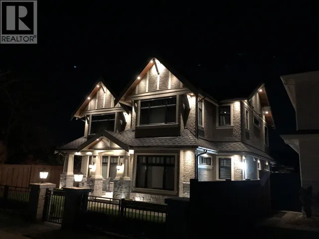 3964 TRIUMPH STREET, Burnaby, British Columbia V5C1Y8