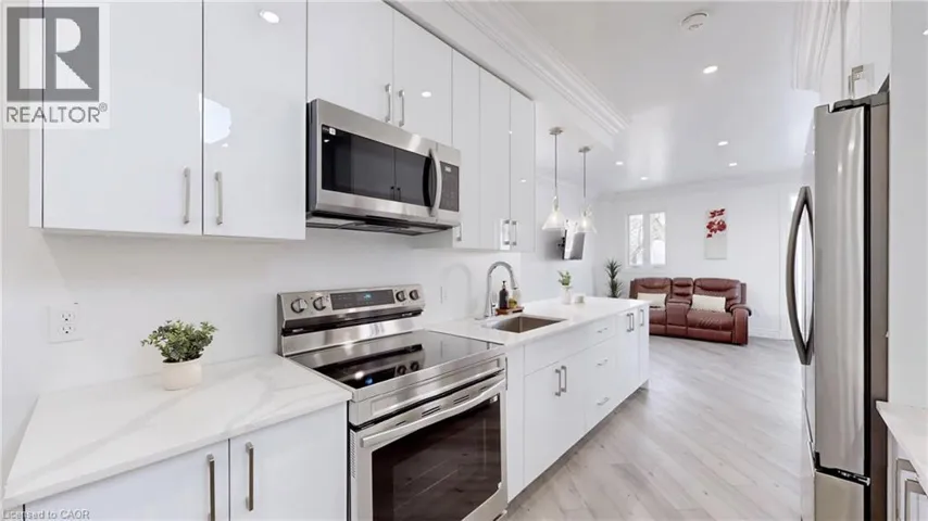 85 ALBANY Avenue, Hamilton, Ontario L8H2H4