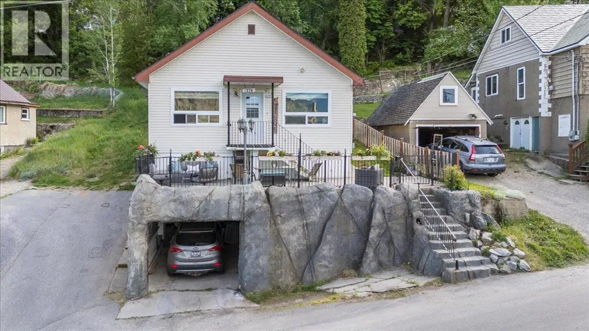 1374 MOUNTAIN Street, Trail, British Columbia V1R3G5