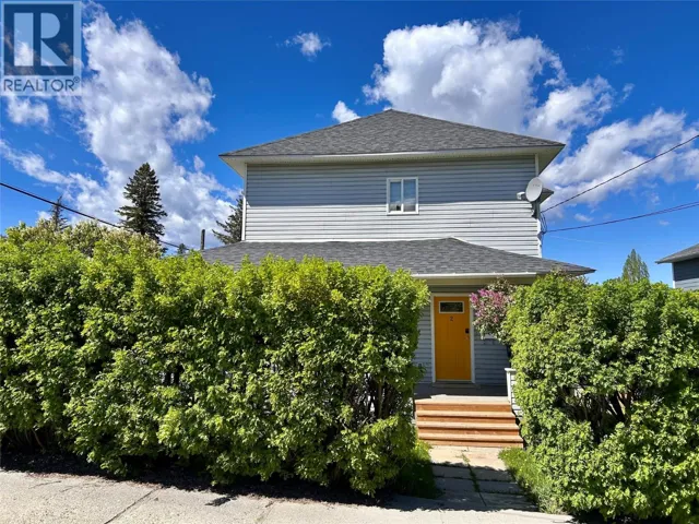 235 10th Avenue S, Cranbrook, British Columbia V1C2N3